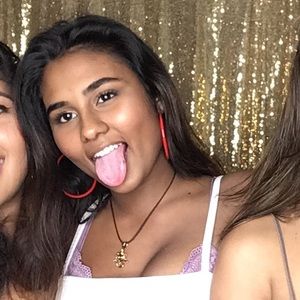 Meet your Posher, Esha